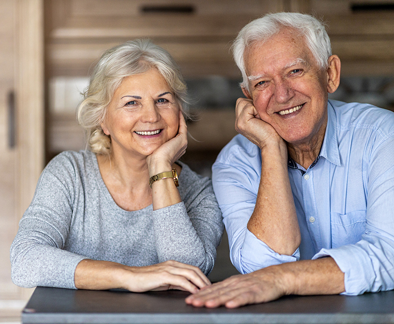 Couple de séniors heureux